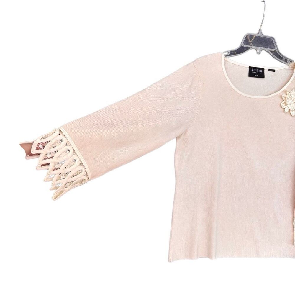 STUDIO by Liz Claiborne Y2K Cream Beige Knit Top Medium Petite Floral Appliqué - Picture 5 of 8